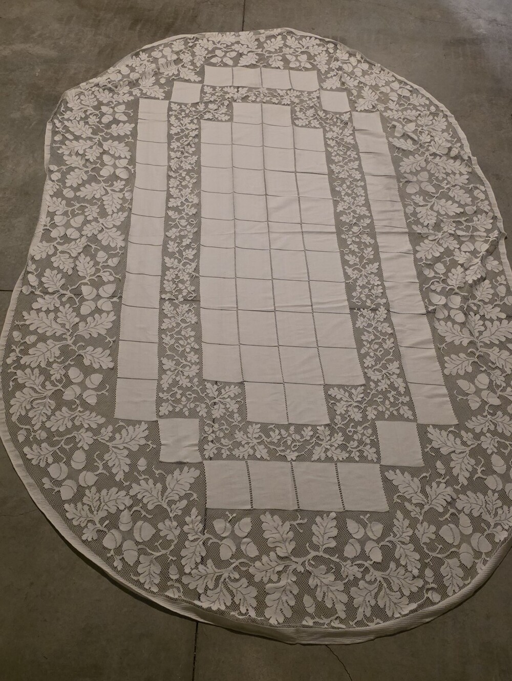 Antique Vtg Handmade‎ Lace Estate Oval Tablecloth w/ Cutwork Leaf & Acorn Design